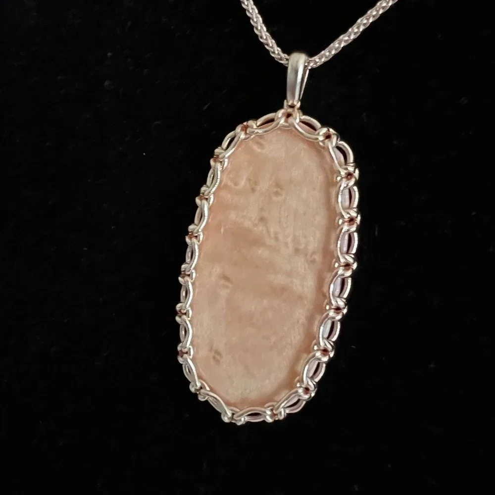 NWT Kendra Scott Macramé Reid Statement Necklace in Blush Wood 14k Rose … - Picture 7 of 15